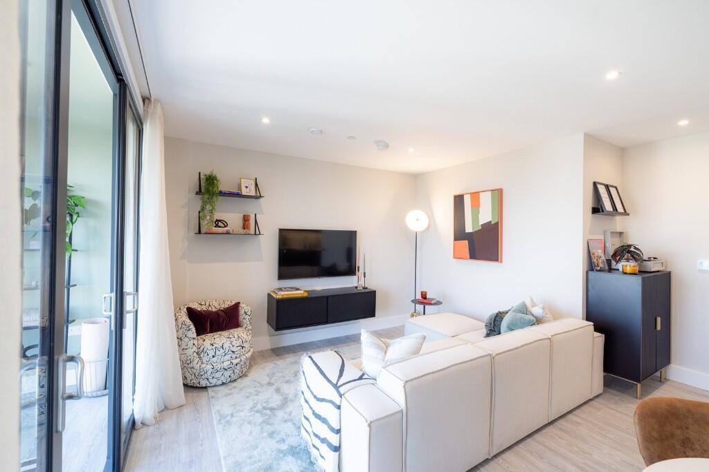Main image of property: 6-44 Station Road, Croydon, CR0 2YT