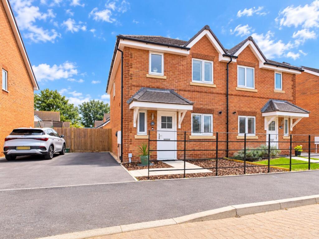 Main image of property: Deanlands Farm Way, Hook, RG27