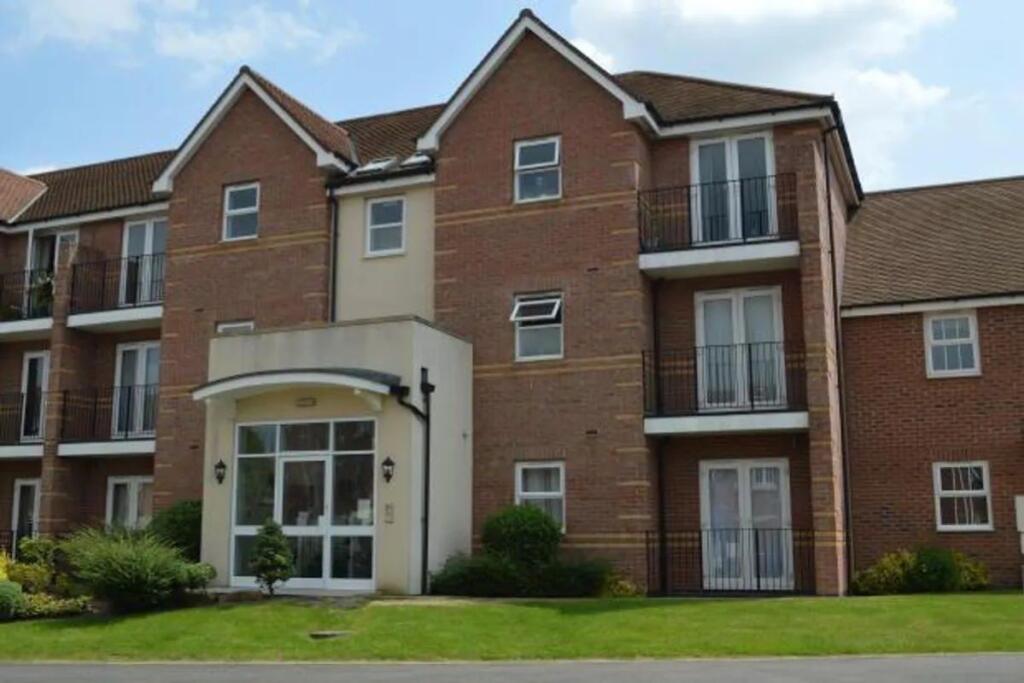Main image of property: 32 Goldstraw Lane, Fernwood, Newark, Nottinghamshire, NG24 3FF