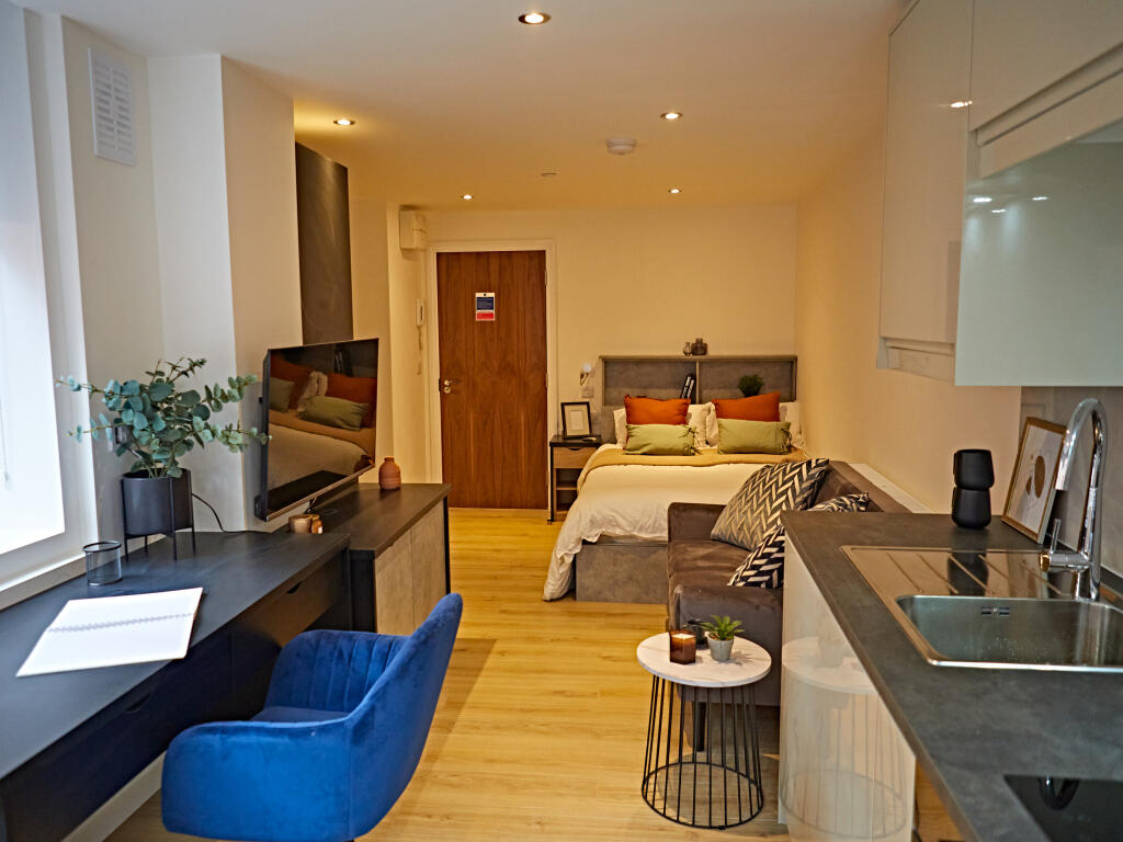 Main image of property: Apt 11, 113 The Headrow #135387