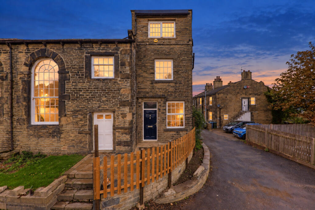 Main image of property: Lands Lane, Bradford, BD10