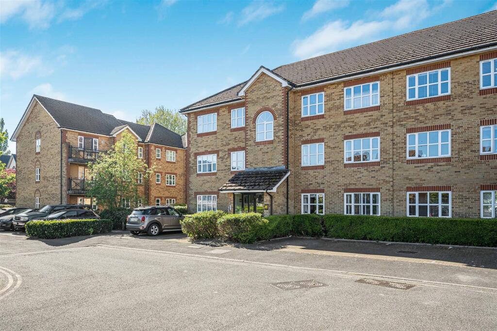 Main image of property: Elliotts Way, Caversham, Reading RG4 8BF