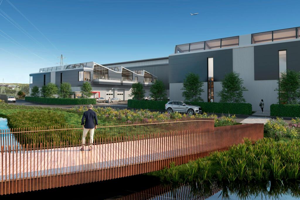 Courier V5 landscape to front 170523.jpg