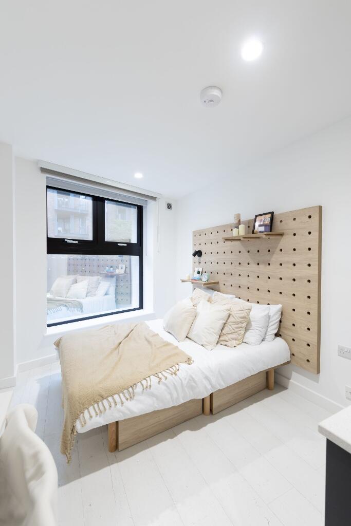 Main image of property: Commercial Road, London, E14
