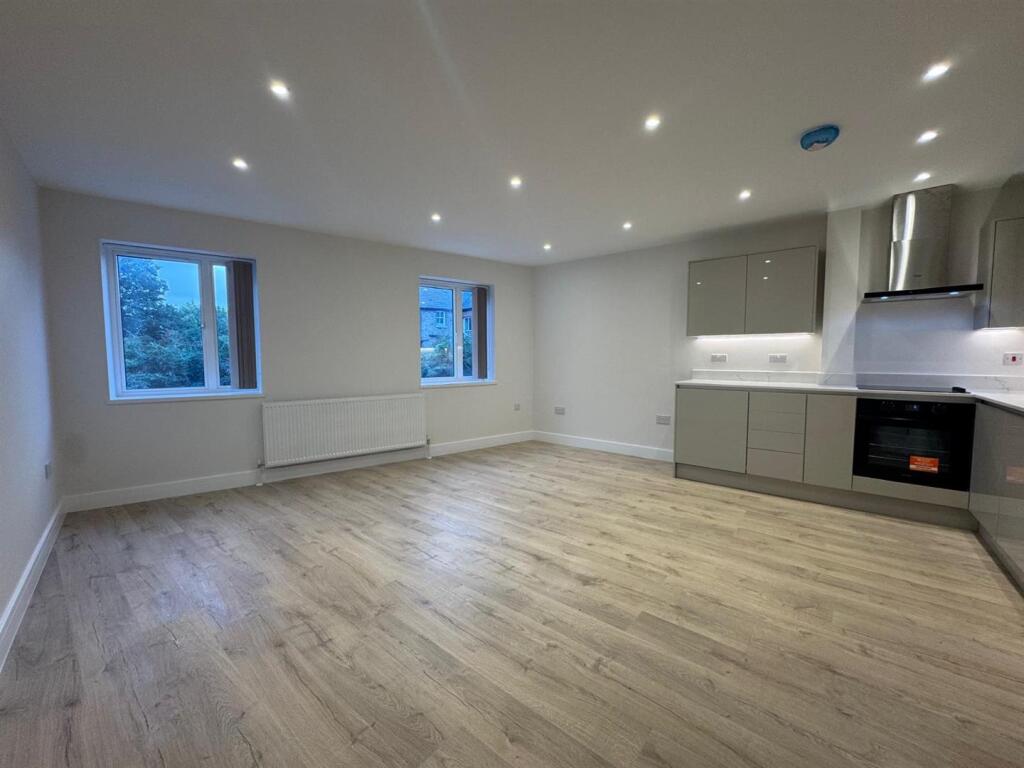 Main image of property: 87 Putney High Street, Putney