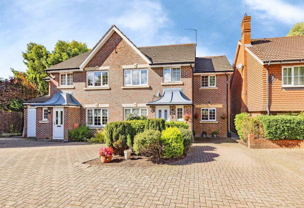 Main image of property: Five Fields Close, Watford