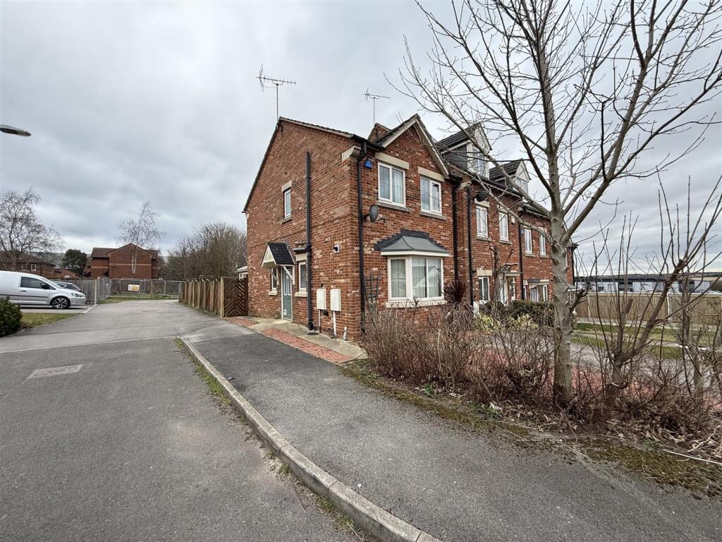Main image of property: Cambourne Place, Mansfield