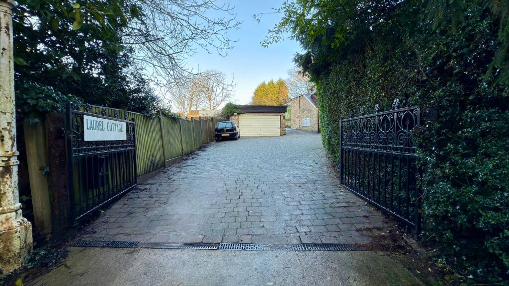 Main image of property: Hockley Lane, Wingerworth, S42