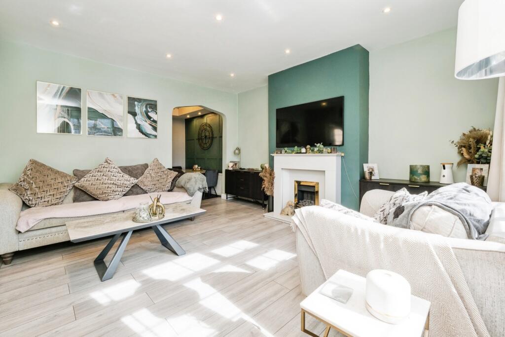 Main image of property: Crescent Avenue, Hornchurch, RM12
