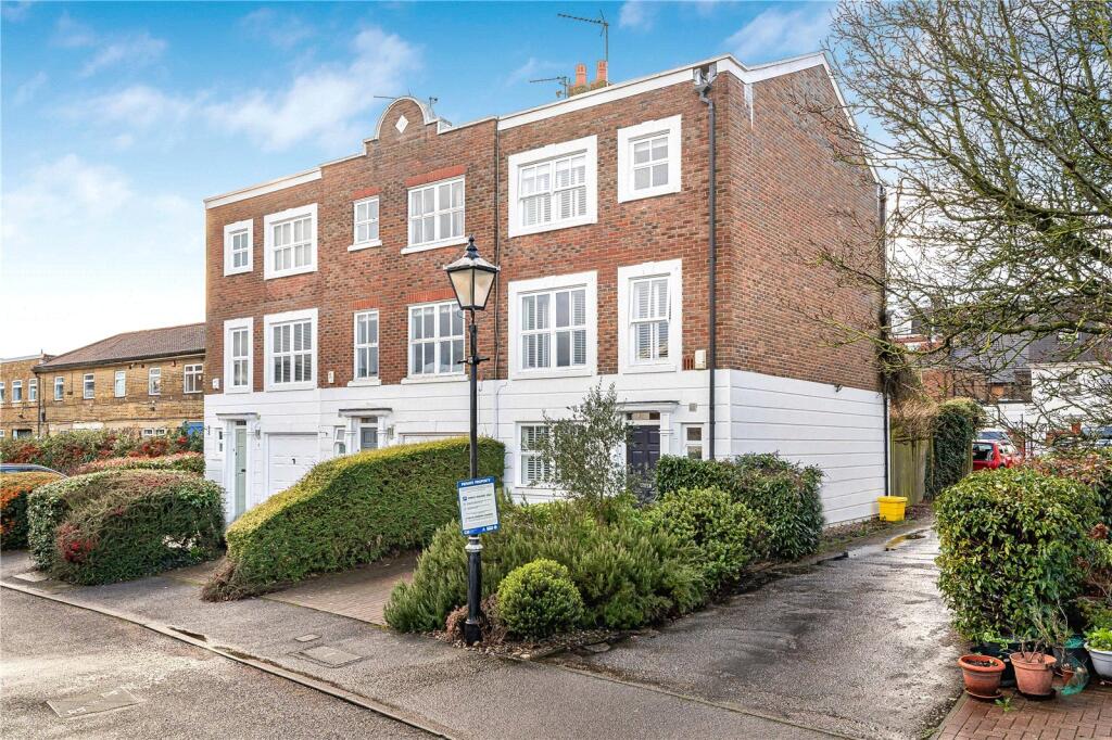 Main image of property: Belgravia Close, Barnet, EN5