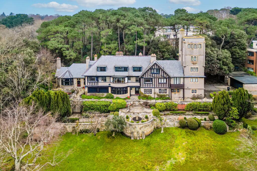Main image of property: The Avenue, , Branksome Park