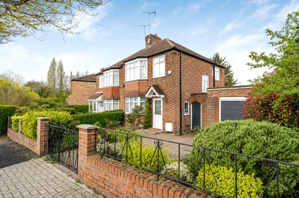 Main image of property: Grasvenor Avenue, Barnet, EN5