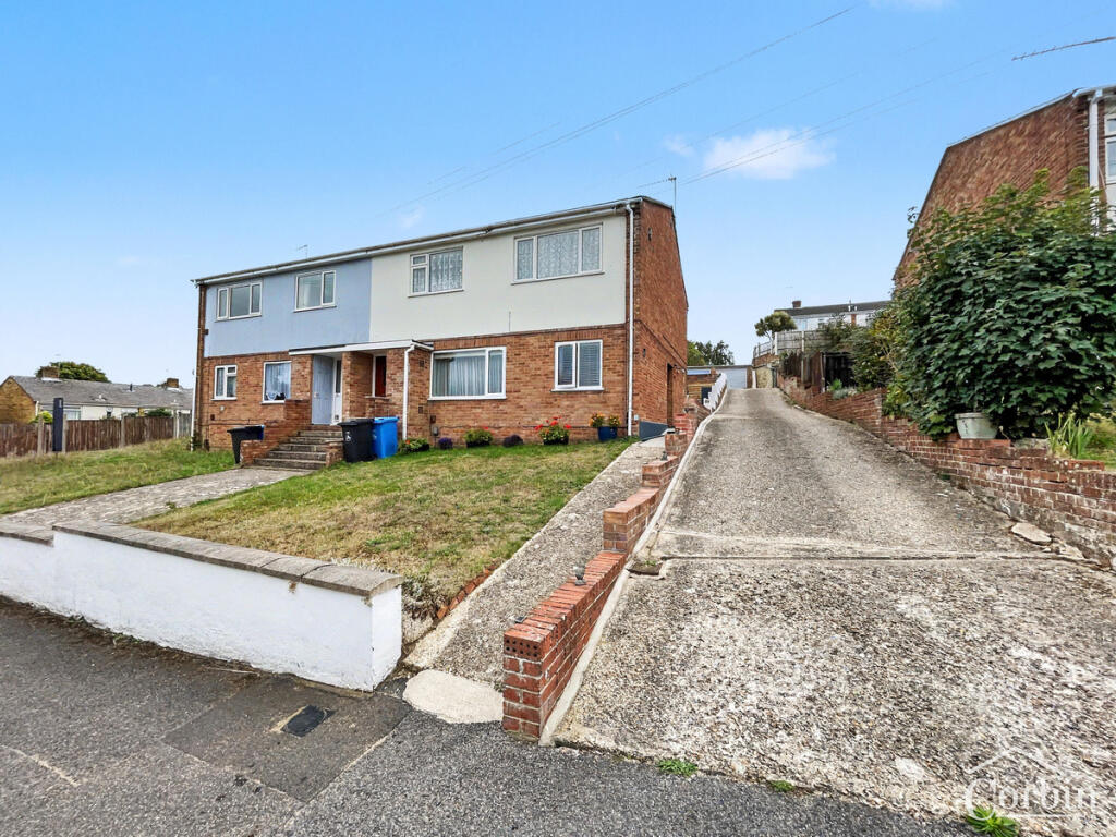 Main image of property: Farnham Road, Poole, BH12 1