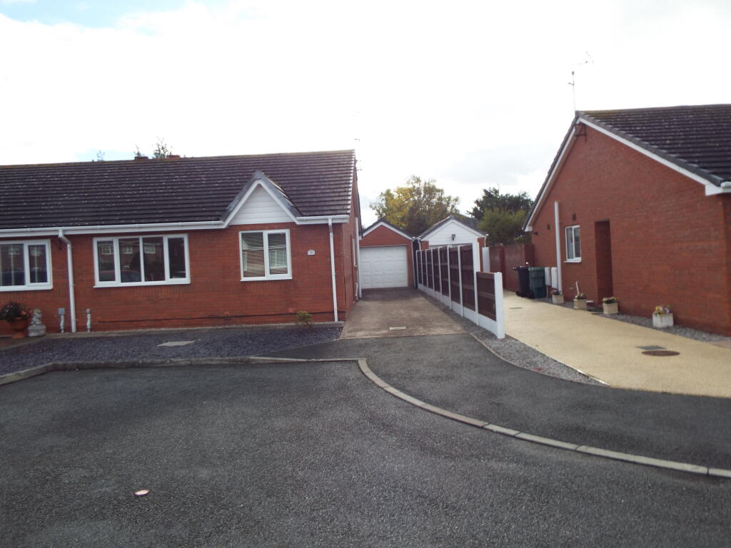 Main image of property: Lon Eirin, Towyn