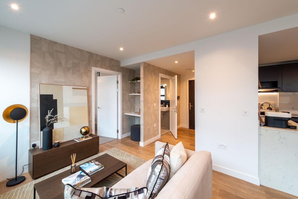 Main image of property: Lyon Queensway, Octagon, B3