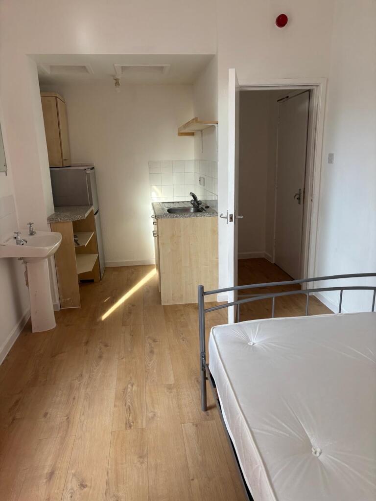 Main image of property: Room 1, Station Road, Nottingham, NG9