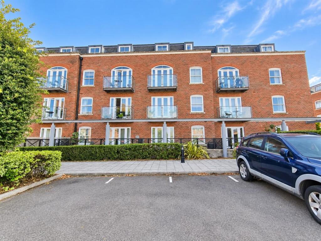 Main image of property: Salt Meat Lane, Clarence Marina, Gosport