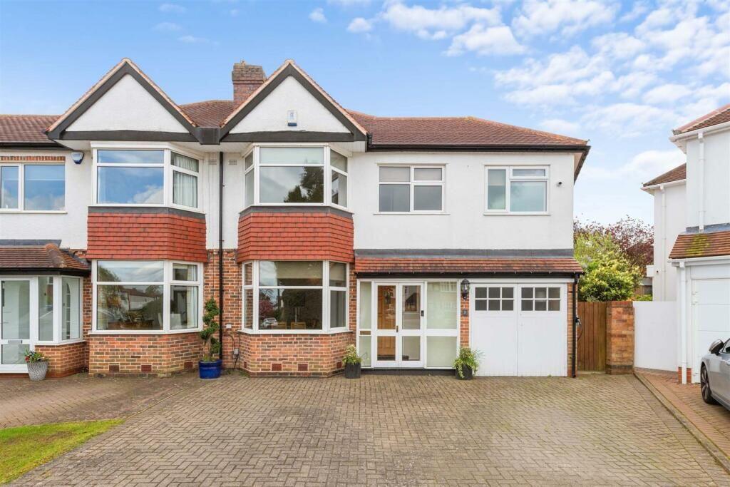 Main image of property: The Close, Solihull, B92