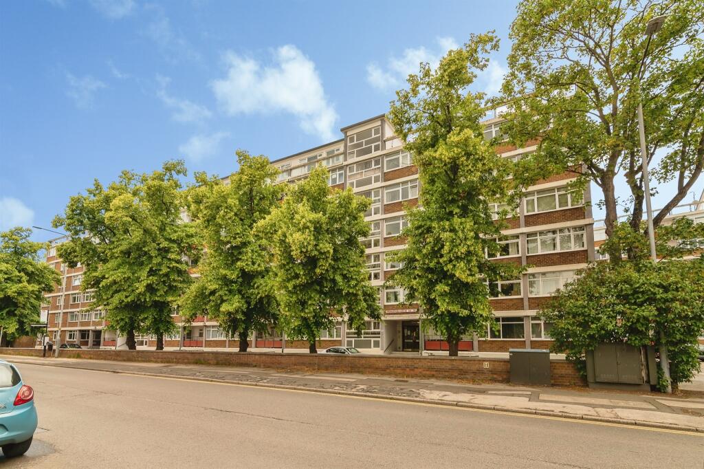 Main image of property: Rivermead, West Bridgford, Nottingham