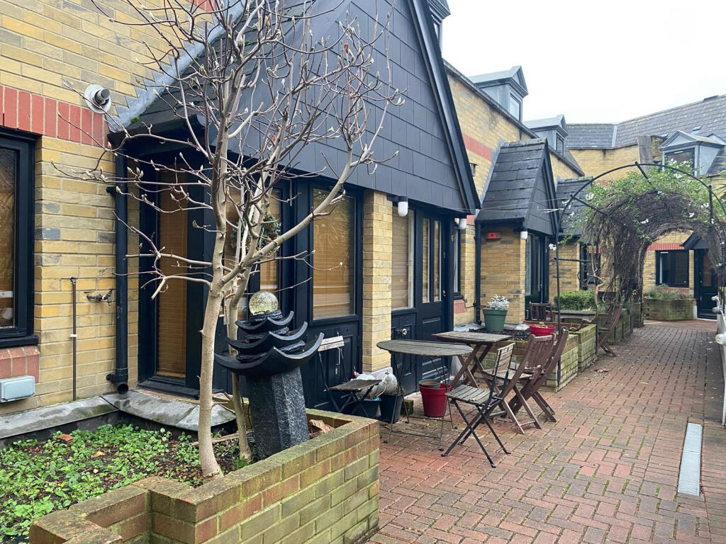 Main image of property: Bridgehouse Court, Blackfriars Road, London, SE1