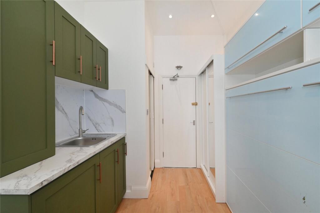 Main image of property: Etchingham Park Road, London, N3