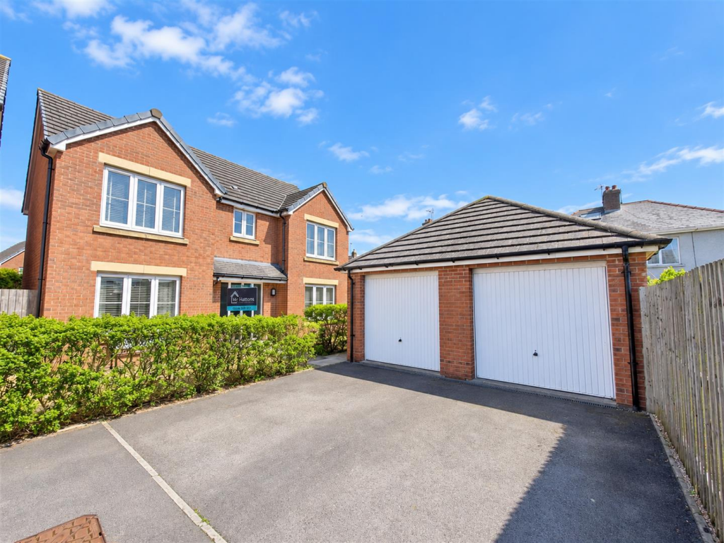 Main image of property: Clos Y Mametz, Porthcawl