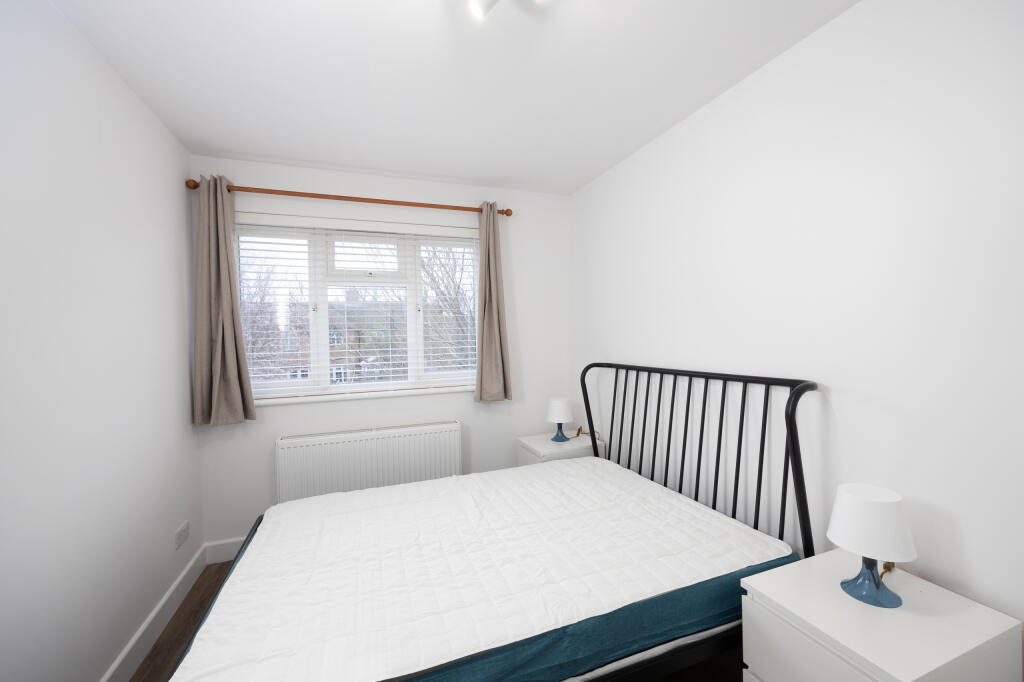 Main image of property: Room 4, 104 Kynaston Avenue, Aylesbury, Buckinghamshire