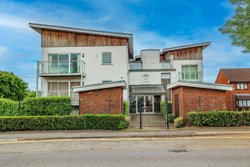 Main image of property: Lawn Lane, Hemel Hempstead, HP3