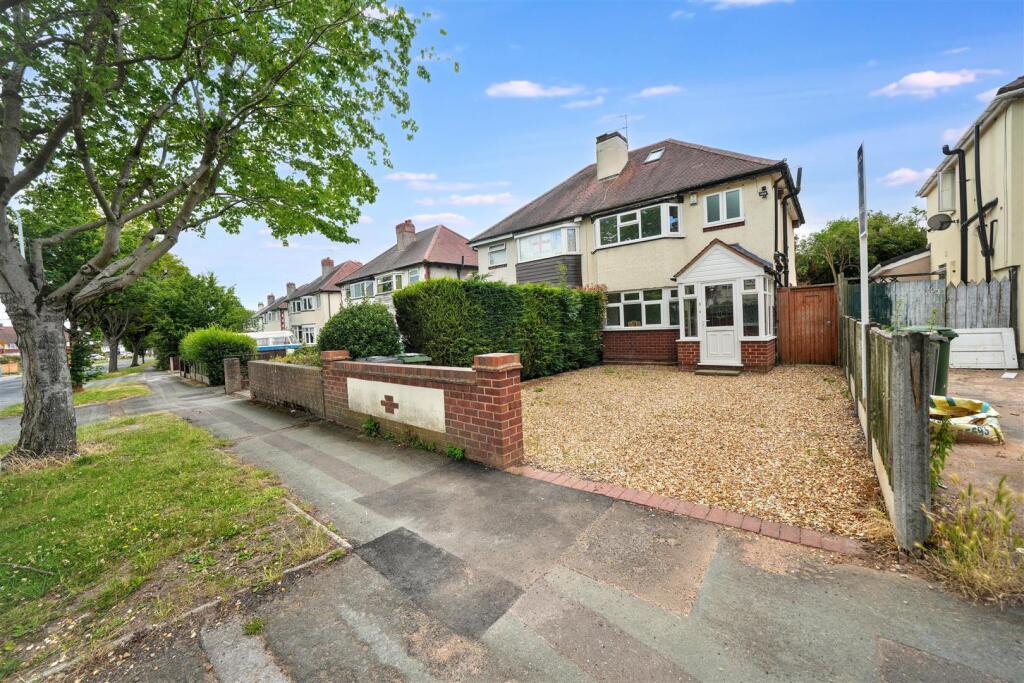 Main image of property: 105 Green Lane, Claregate, Wolverhampton, WV6 9HB