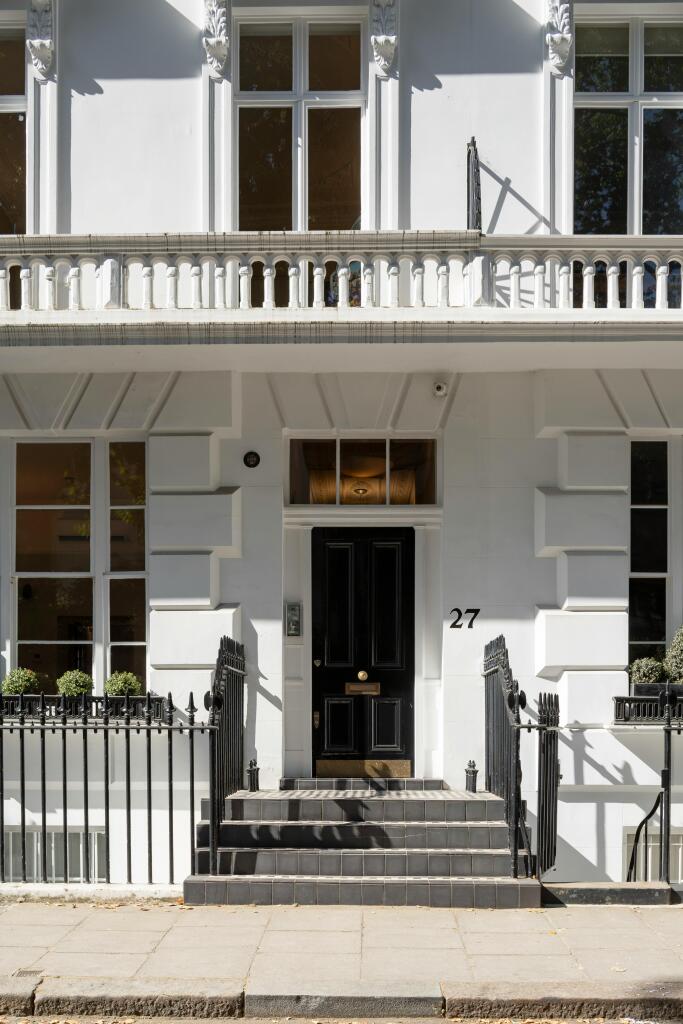 27 Ovington Square