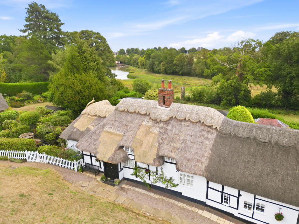 Main image of property: Castle Hill, Kenilworth, Warwickshire CV8 1NB