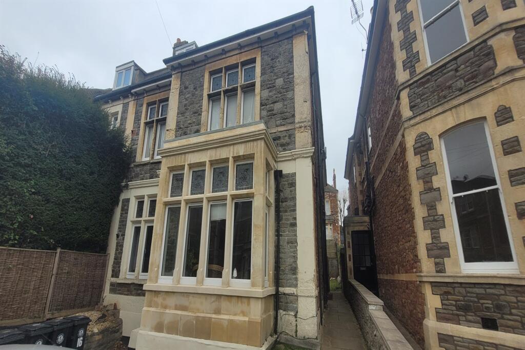 Main image of property: 1 bedroom Semi Detached Flat in Clifton