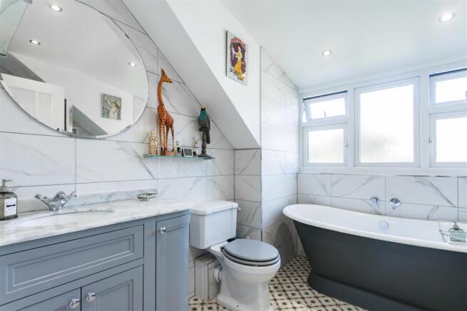 19 Eastgate Close-23.jpg