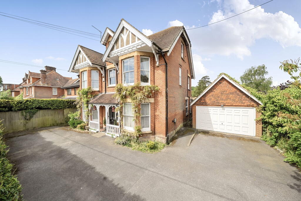 Main image of property: London Road, Uckfield, TN22 1HA