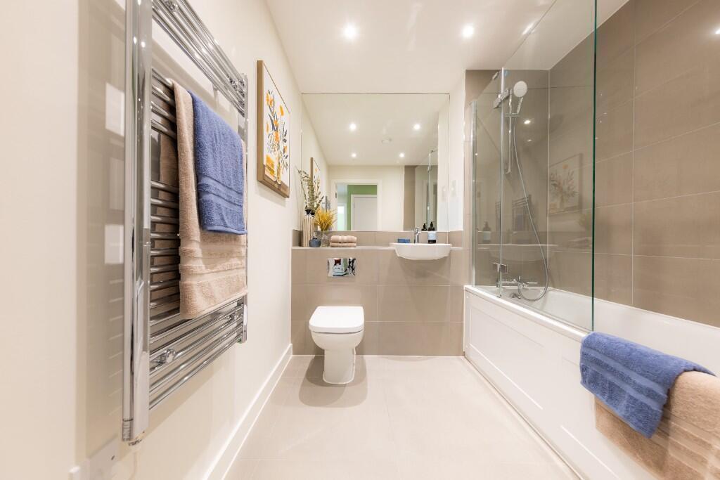 Main image of property: 1 Westhorpe Gardens, 
Hendon, 
London, 
NW4 1TH