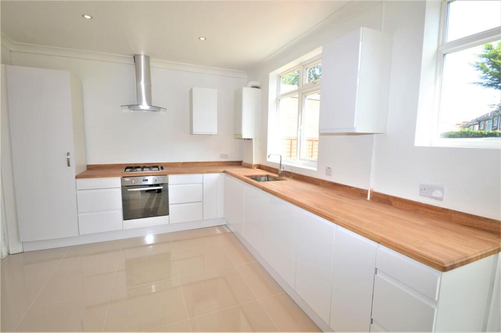 Main image of property: Larkshall Crescent, London, E4