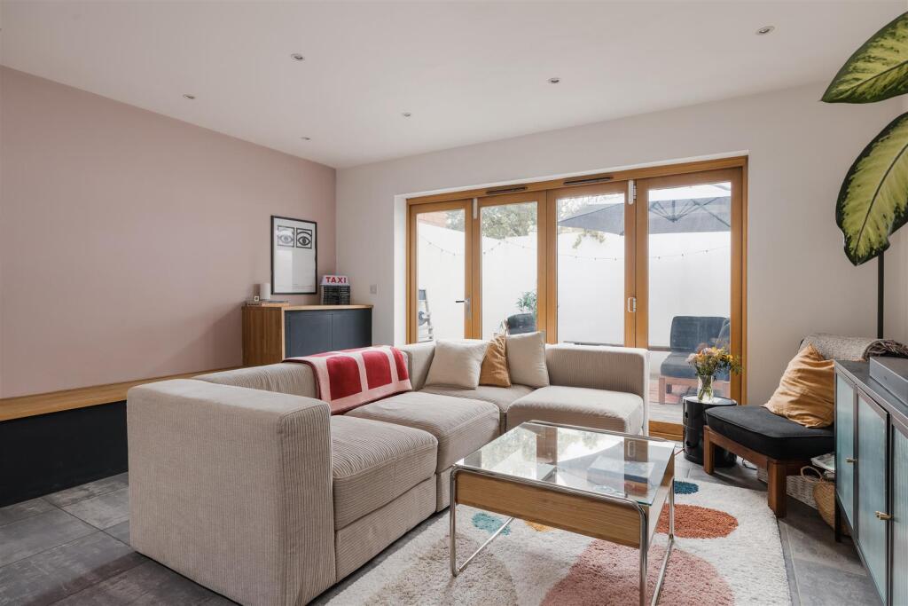 Main image of property: Roman Road, Bow