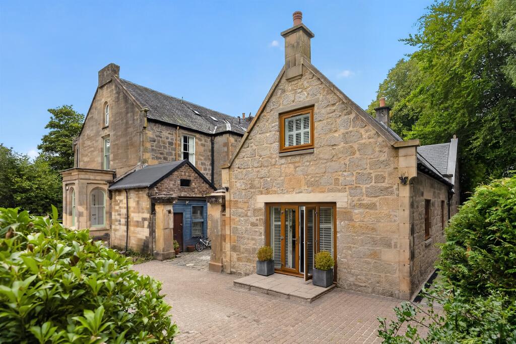 Main image of property: Linnpark Gardens, Johnstone
