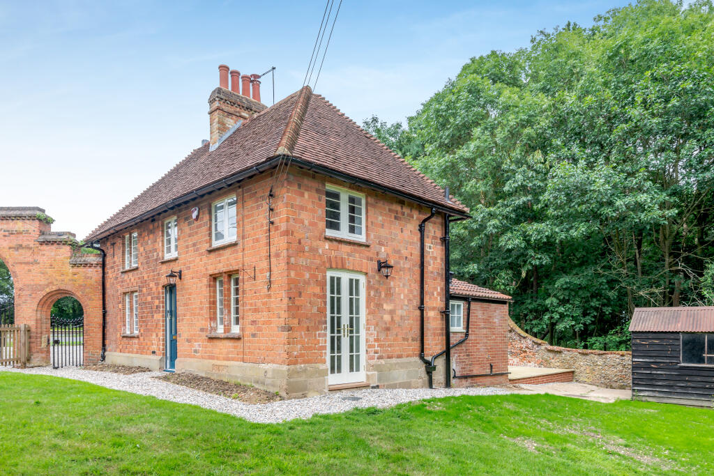 Main image of property: Hertford Road Lodge, Hertford Road, Hatfield, AL9
