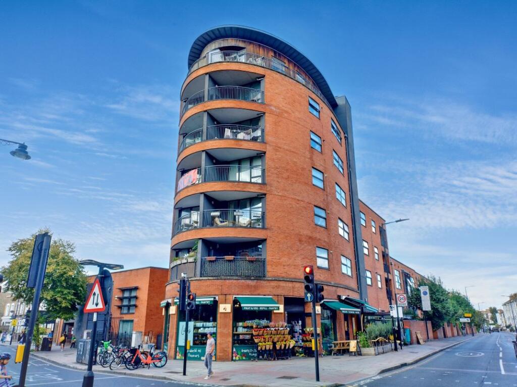 Main image of property: Flat 10 Holland House, 42 Newington Green, London, N16 9PQ