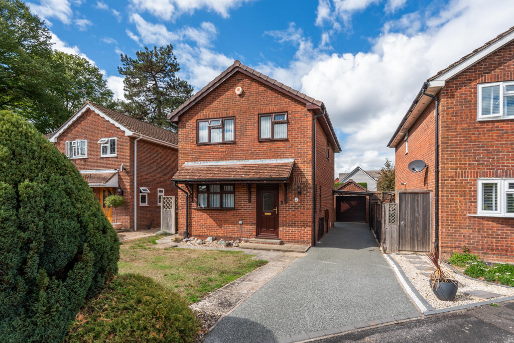 Main image of property: Woolwich Close, Bursledon, Hampshire