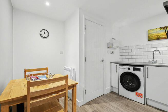 Flat 2 - Kitchen ...