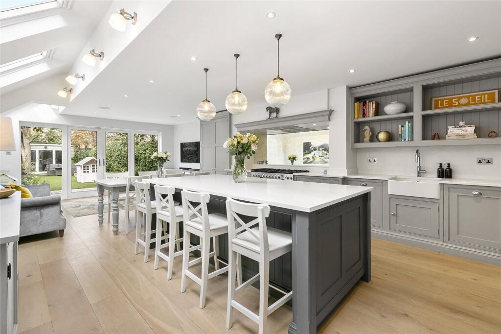 Main image of property: Earlsfield Road, London, SW18