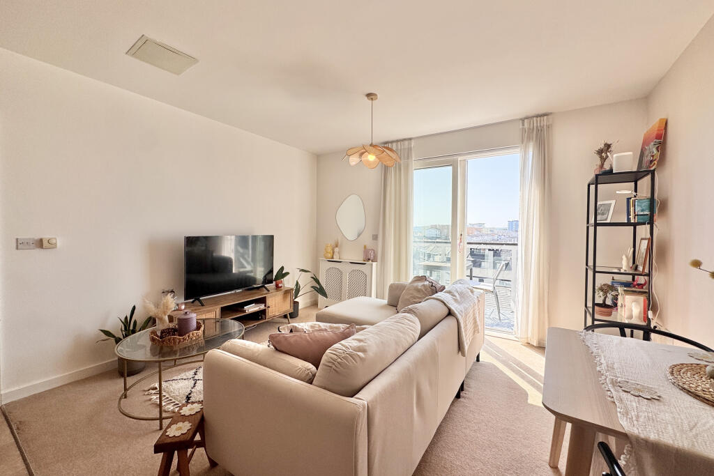 Main image of property: Apartment 13, The Lodge, Paget Road, Penarth, Vale Of Glamorgan