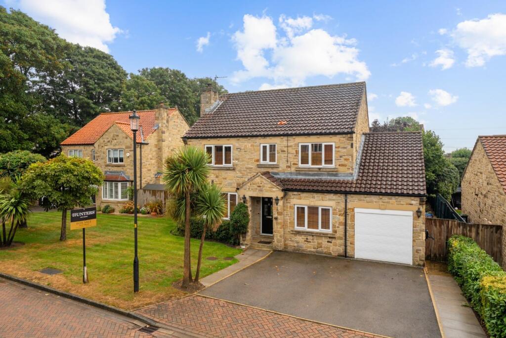 Main image of property: Hillam Hall View, Leeds