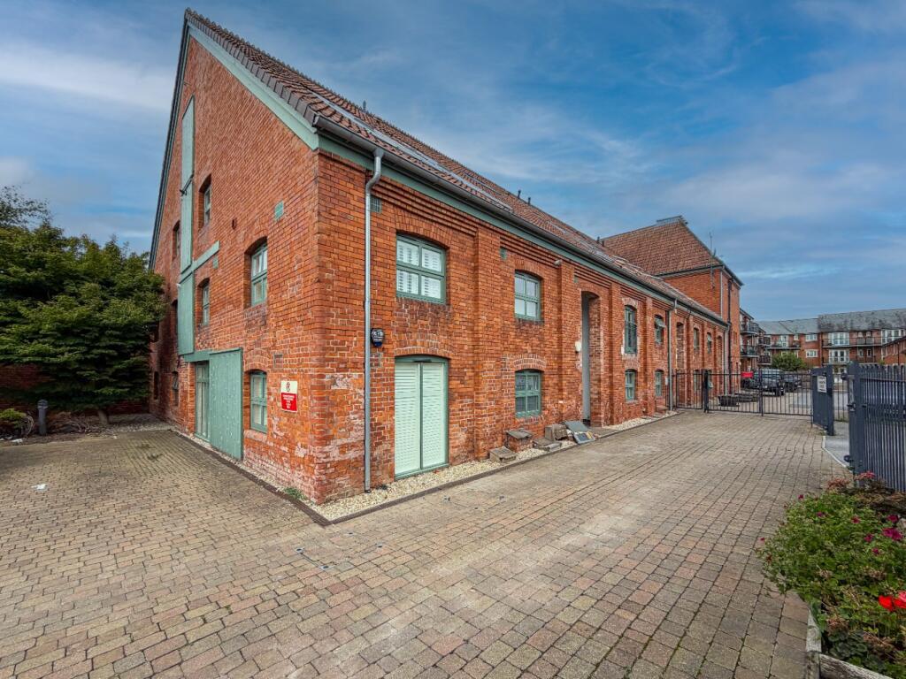 Main image of property: The Malthouse, Canon Street