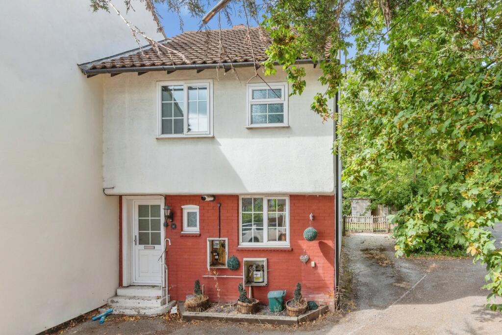 Main image of property: New Waverley Road, Basildon, Essex, SS15