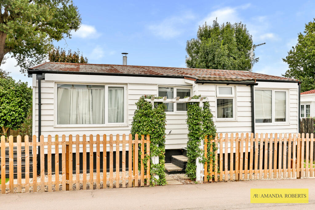 Main image of property: The Elms Caravan Site, Lippitts Hill, Loughton, Essex