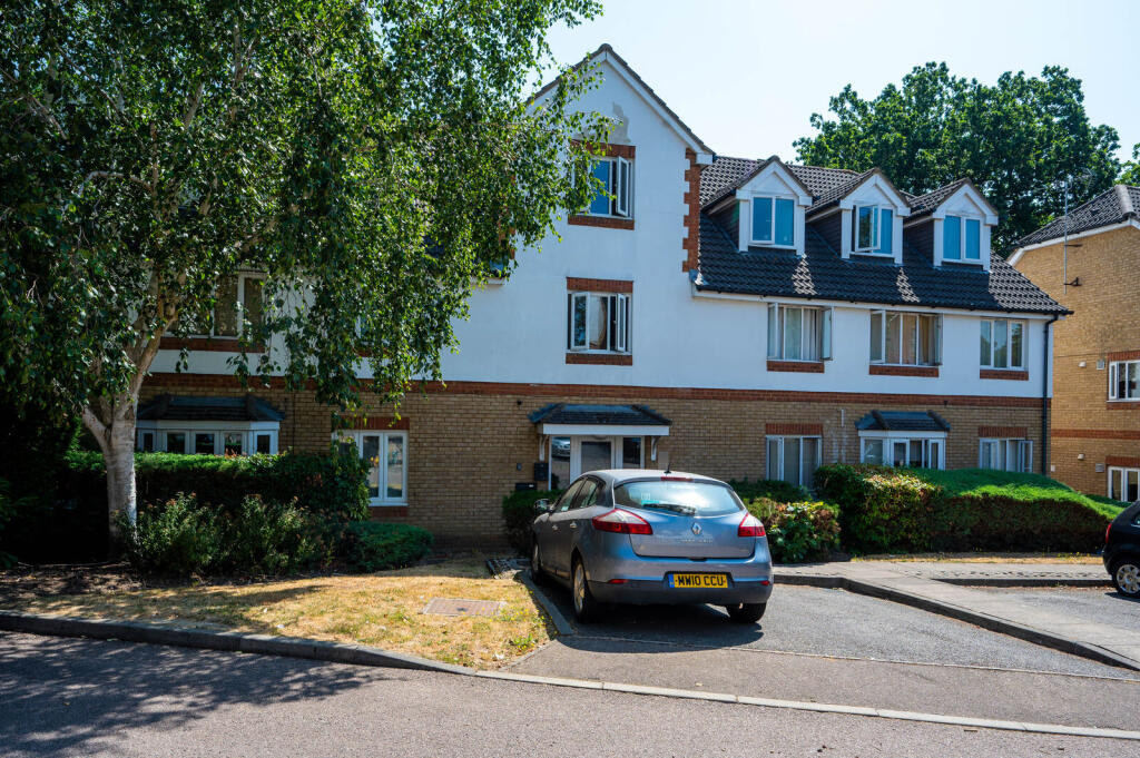 Main image of property: Alexandra Gardens, Knaphill, Woking, GU21