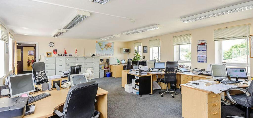 Office 1.JPG